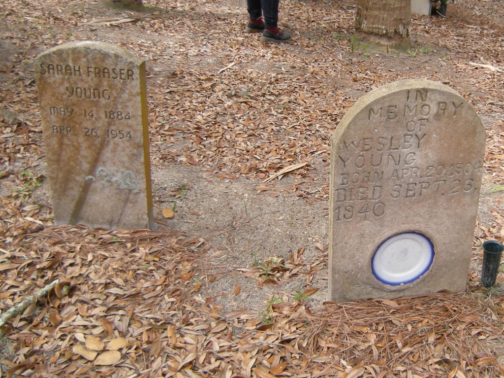 I'm not sure why the plate was inset in this gravestone.
